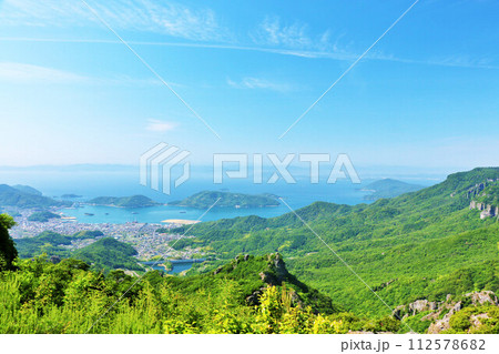 香川県 小豆島 青空の寒霞渓展望台からの風景 香川県 小豆島 青空の寒霞渓展望台からの風景 112578682