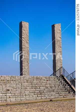 【びわ湖風景】湖畔から眺める冬山や沖合の風景 112578776