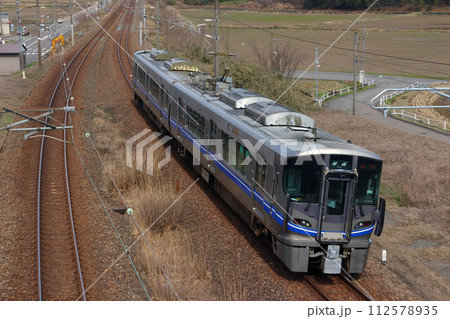 北陸本線521系（金沢⇔敦賀） 112578935
