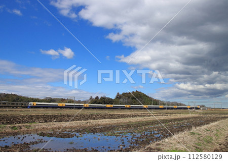 快晴の総武本線を疾走する255系特急しおさい_2024/2/26撮影 快晴の総武本線を疾走する255系特急しおさい_2024/2/26撮影 112580129