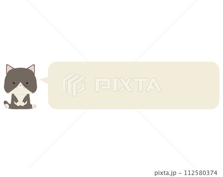 座っているハチワレ猫。吹き出し付き 112580374