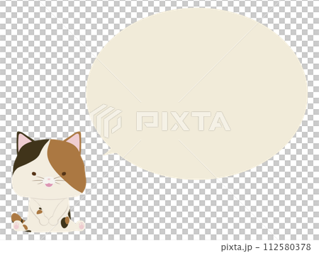 座っている笑顔の三毛猫。吹き出し付き 112580378