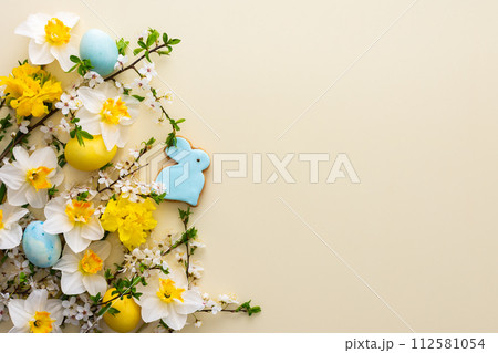 Spring flowers and Easter eggs and bunnies 112581054