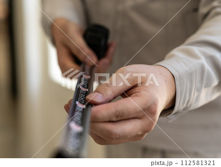 建築関連の業者が仕事をしているシーン 建築関連の業者が仕事をしているシーン 112581321