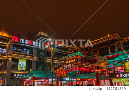 中国 西安市 大唐不夜城  112581839
