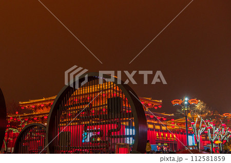中国 西安市 大唐不夜城  112581859