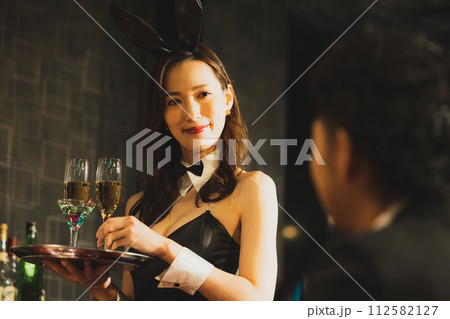 バニーガール　 112582127