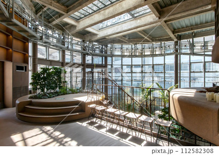 大規模リニューアルした渋谷区ふれあい植物センター 112582308