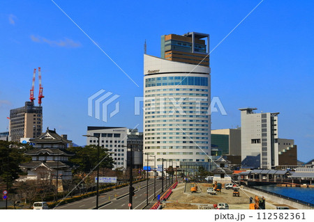 【香川県】快晴のサンポート高松 112582361