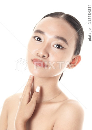 美しい女性 112584834