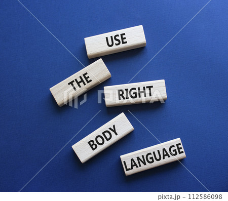 Use the right Body Language symbol. Concept words Use the right Body Language on wooden blocks. Beautiful deep blue background. Business concept. Copy space 112586098
