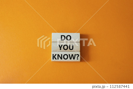 Do you know symbol. Concept word Do you know on wooden cubes. Beautiful orange background. Business and Do you know concept. Copy space. 112587441