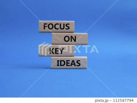 Focus on Key Ideas symbol. Concept words Focus on Key Ideas on wooden blocks. Beautiful blue background. Business and Focus on Key Ideas concept. Copy space 112587794