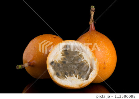 Passion fruit maracuja granadilla 112590098