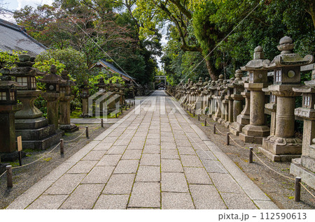 石清水八幡宮表参道の石灯籠 112590613