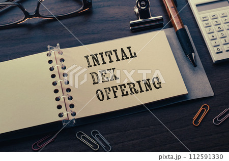 ラップトップにIDOという単語(初期Dex製品)が入ったメモ帳があります。目を引く画像です。 ラップトップにIDOという単語(初期Dex製品)が入ったメモ帳があります。目を引く画像です。 112591330