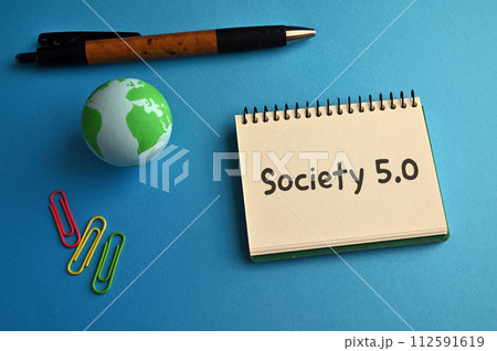 Society 5.0という言葉のノートブックがあります。目を引く画像です。 112591619