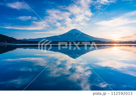 (静岡県)夜明けの田貫湖から望む富士山 (静岡県)夜明けの田貫湖から望む富士山 112592013