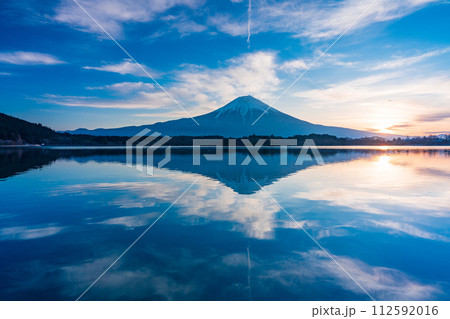 (静岡県)夜明けの田貫湖から望む富士山 (静岡県)夜明けの田貫湖から望む富士山 112592016