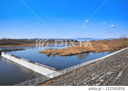 明戸白糸の滝 明戸床止め 荒川の冬景色 熊谷市 明戸白糸の滝 明戸床止め 荒川の冬景色 熊谷市 112592858