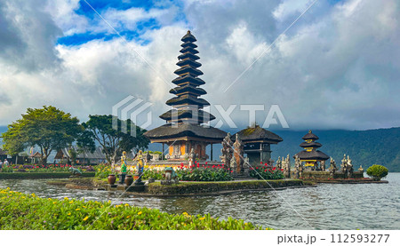 ウルンダヌブラタン寺院・バリ島観光 ウルンダヌブラタン寺院・バリ島観光 112593277