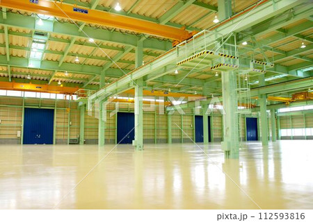 倉庫 内観 工場 鉄筋 鉄骨 倉庫 内観 工場 鉄筋 鉄骨 112593816