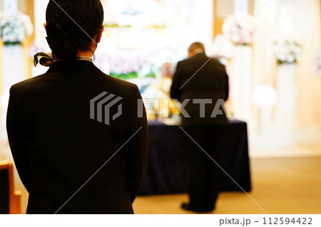 セレモニーレディー 112594422