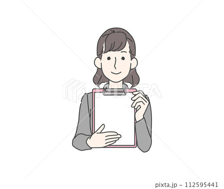 書類（見積もり、契約）を提示する笑顔の女性 112595441