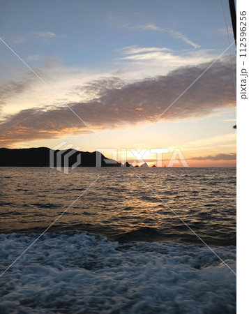 海に沈む夕日 海に沈む夕日 112596256