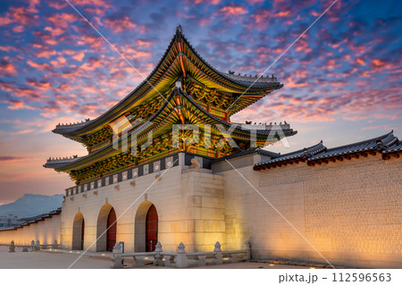 Gyeongbok palace in Seoul City, Gyeongbokgung palace landmark of Seoul, South Korea, Korean wooden traditional house in Gyeongbokgung the main royal palace of Joseon dynasty. 112596563
