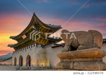 Gyeongbok palace in Seoul City, Gyeongbokgung palace landmark of Seoul, South Korea, Korean wooden traditional house in Gyeongbokgung the main royal palace of Joseon dynasty. 112596570