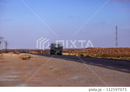 サハラ砂漠 112597073