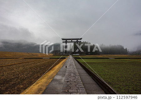 早春の熊野本宮大社の風景 112597946