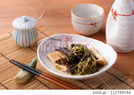 わらびの煮物　天然ワラビと薄揚げの煮もの 112599148