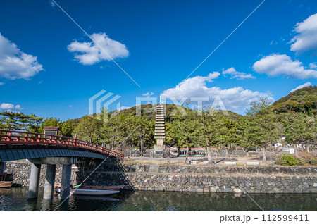 春の宇治公園塔の島 春の宇治公園塔の島 112599411