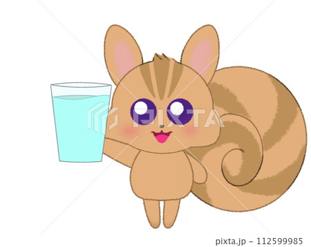 コップに入った水を持っているリスのクレヨンイラスト コップに入った水を持っているリスのクレヨンイラスト 112599985