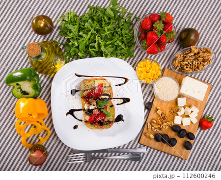 Top view of sandwich with ingredients 112600246