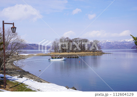 珍小島公園から見る珍小島（洞爺湖） 112604129