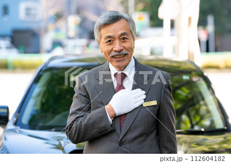 シニア男性　ドライバー　ライドシェア 112604182