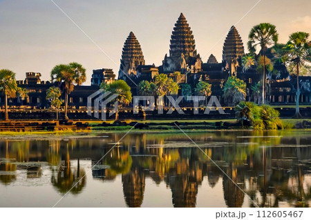 beautiful white pagoda with reflection 112605467