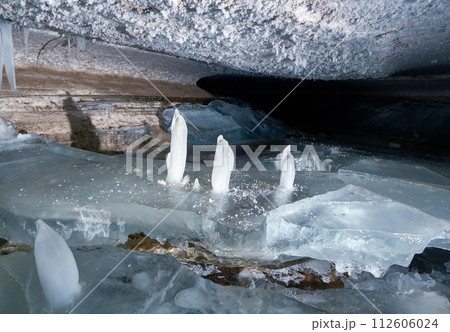 Ice stalactites Ice stalactites 112606024
