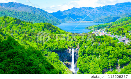 明智平展望台から望む中禅寺湖と華厳の滝 明智平展望台から望む中禅寺湖と華厳の滝 112606287