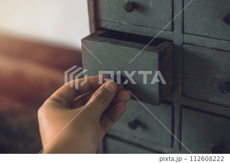 コンセプチュアルなイメージフォト 112608222