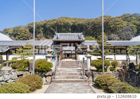 興聖寺の薬医門（京都府宇治市） 112608610
