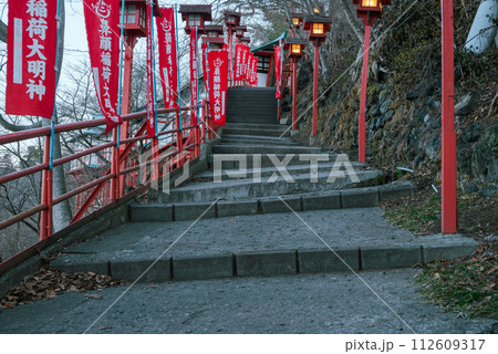 【鼻顔稲荷神社】女坂【表参道】 112609317