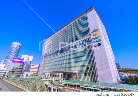 日本の横浜都市景観 新景・新幹線と新横浜駅、横浜プリンスHなどを望む…新たな時代へ… 日本の横浜都市景観 新景・新幹線と新横浜駅、横浜プリンスHなどを望む…新たな時代へ… 112610147