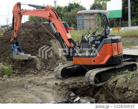 ユンボ (コンクリートブレーカ付) ユンボ (コンクリートブレーカ付) 112610535