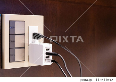 ホテルのUSBソケット ホテルのUSBソケット 112611642