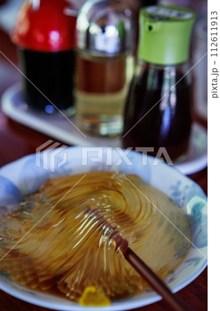 箸一本で食べるところてん 箸一本で食べるところてん 112611913