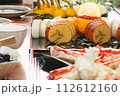家族が集うお正月のおせち料理 112612160